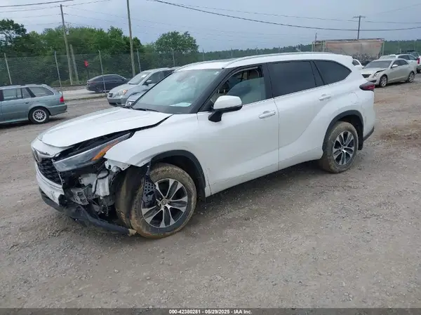 5TDKDRBH1RS551813 2024 TOYOTA HIGHLANDER - Image 2