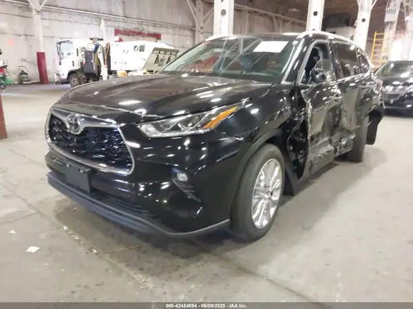 5TDKDRBH1RS556249 2024 TOYOTA HIGHLANDER - Image 2