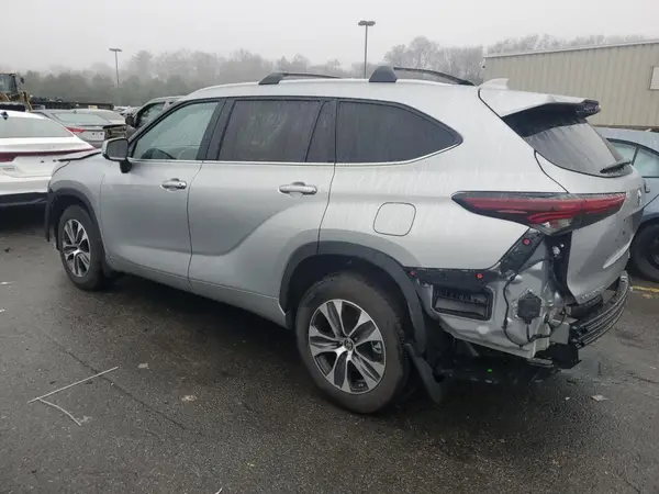 5TDKDRBH1RS559815 2024 TOYOTA HIGHLANDER - Image 2