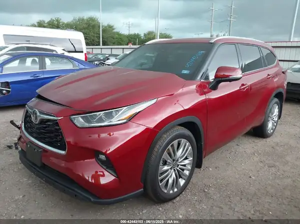 5TDKDRBH1RS561550 2024 TOYOTA HIGHLANDER - Image 2