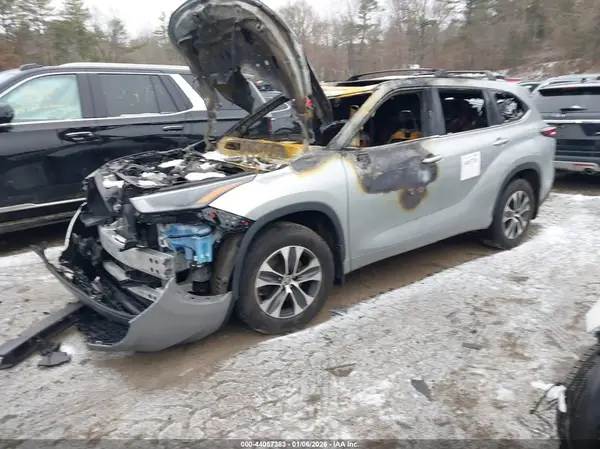 5TDKDRBH1RS568191 2024 TOYOTA HIGHLANDER - Image 2