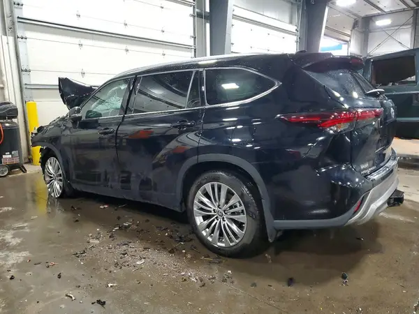 5TDKDRBH1SS576555 2025 TOYOTA HIGHLANDER - Image 2