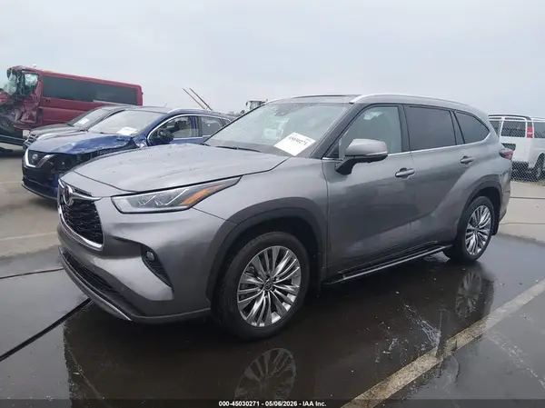 5TDKDRBH1SS590021 2025 TOYOTA HIGHLANDER - Image 2