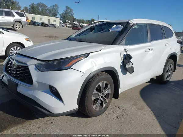 5TDKDRBH1TS599044 2026 TOYOTA HIGHLANDER - Image 2