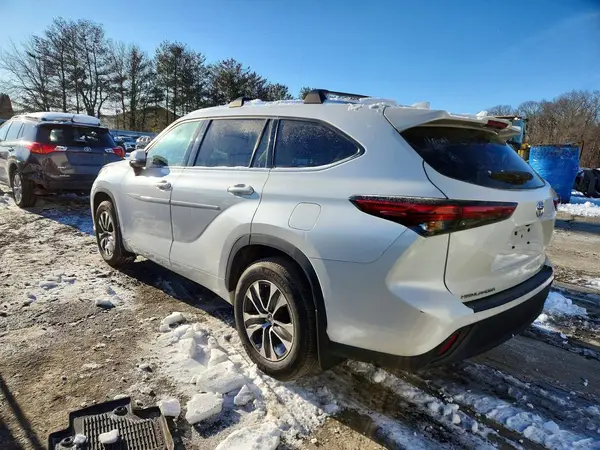 5TDKDRBH2PS001971 2023 TOYOTA HIGHLANDER - Image 2