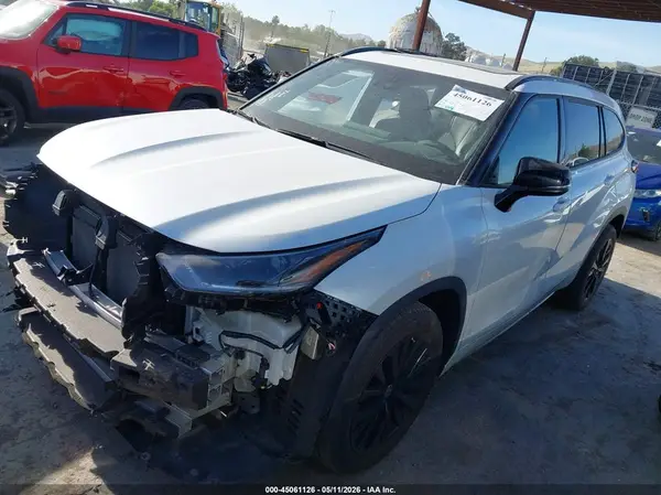 5TDKDRBH2PS002506 2023 TOYOTA HIGHLANDER - Image 2