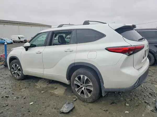 5TDKDRBH2PS010038 2023 TOYOTA HIGHLANDER - Image 2