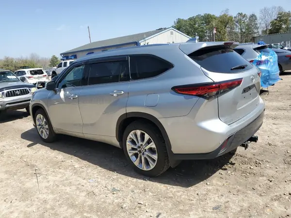 5TDKDRBH2PS010122 2023 TOYOTA HIGHLANDER - Image 2