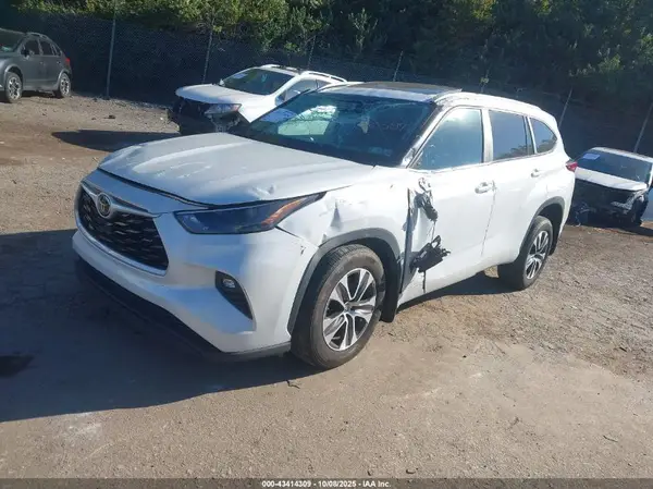 5TDKDRBH2PS010587 2023 TOYOTA HIGHLANDER - Image 2