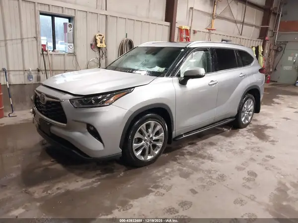 5TDKDRBH2PS013750 2023 TOYOTA HIGHLANDER - Image 2