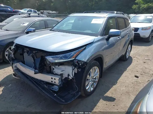 5TDKDRBH2PS018656 2023 TOYOTA HIGHLANDER - Image 2