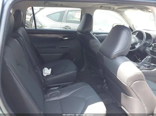 5TDKDRBH2PS018656 2023 TOYOTA HIGHLANDER - Image 8