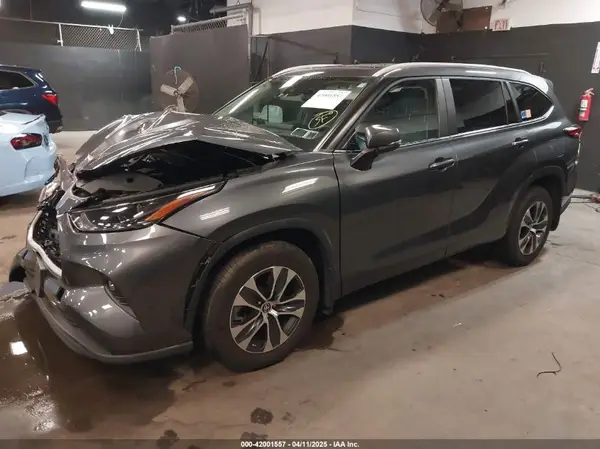 5TDKDRBH2PS022528 2023 TOYOTA HIGHLANDER - Image 2