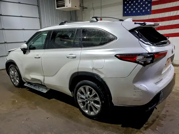 5TDKDRBH2PS026031 2023 TOYOTA HIGHLANDER - Image 2