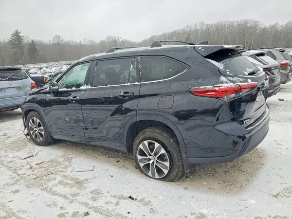 5TDKDRBH2PS027373 2023 TOYOTA HIGHLANDER - Image 2
