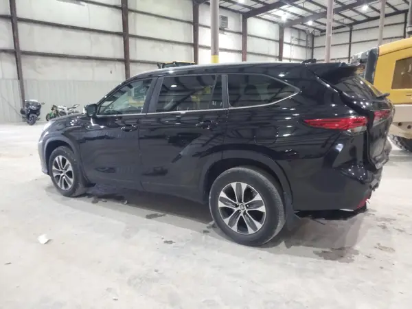 5TDKDRBH2PS031102 2023 TOYOTA HIGHLANDER - Image 2
