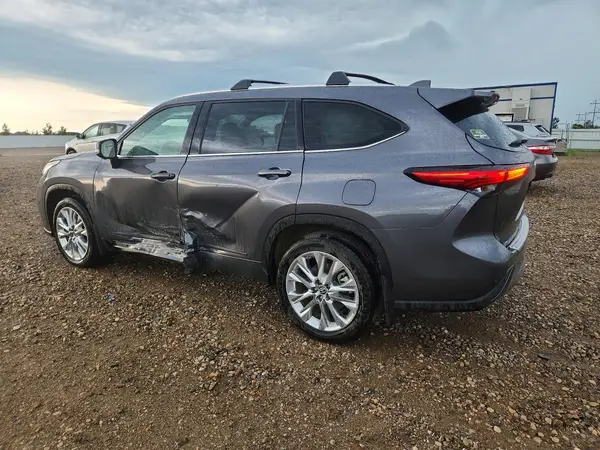 5TDKDRBH2PS035120 2023 TOYOTA HIGHLANDER - Image 2