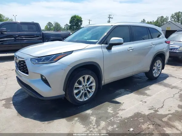 5TDKDRBH2PS035635 2023 TOYOTA HIGHLANDER - Image 2