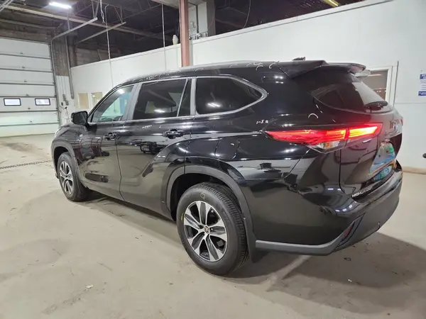 5TDKDRBH2PS039930 2023 TOYOTA HIGHLANDER - Image 2