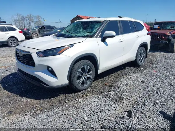 5TDKDRBH2PS041970 2023 TOYOTA HIGHLANDER - Image 2