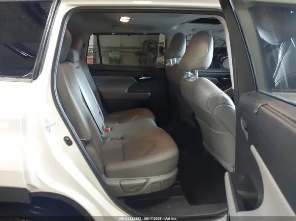 5TDKDRBH2PS042150 2023 TOYOTA HIGHLANDER - Image 8