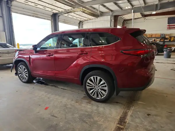 5TDKDRBH2PS046778 2023 TOYOTA HIGHLANDER - Image 2