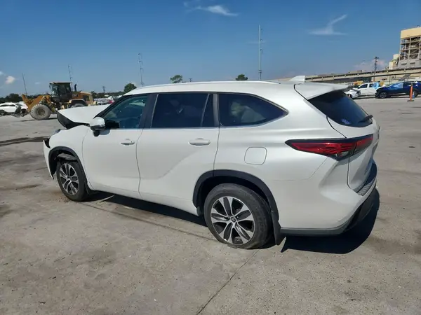 5TDKDRBH2PS502956 2023 TOYOTA HIGHLANDER - Image 2
