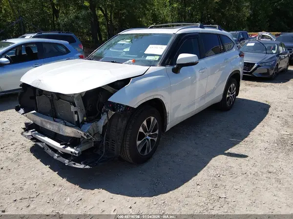 5TDKDRBH2PS504772 2023 TOYOTA HIGHLANDER - Image 2