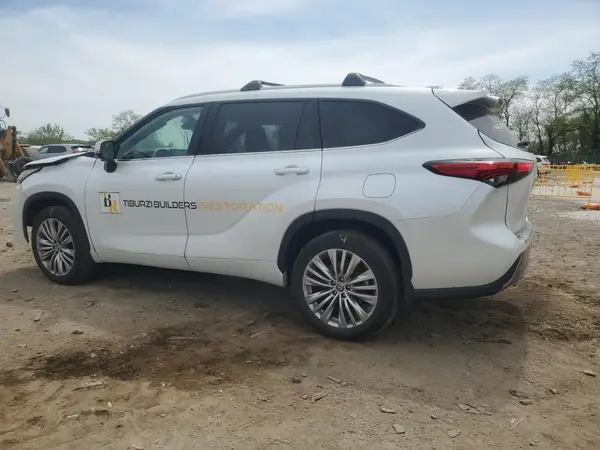 5TDKDRBH2PS505727 2023 TOYOTA HIGHLANDER - Image 2