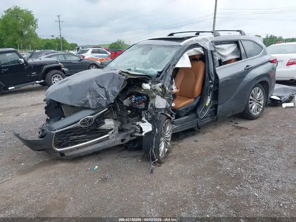 5TDKDRBH2PS510149 2023 TOYOTA HIGHLANDER - Image 2