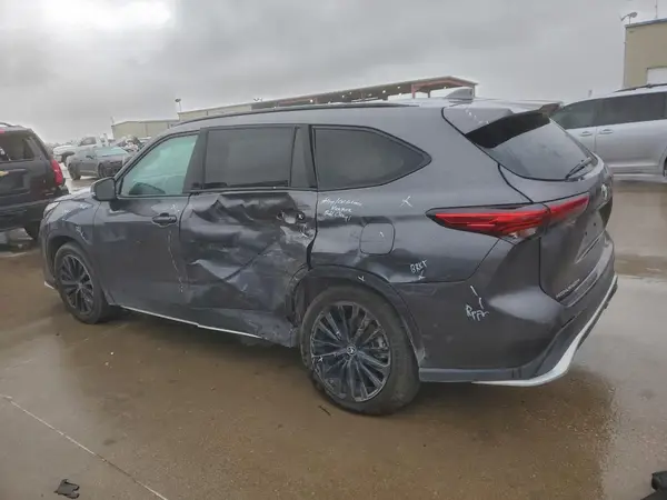 5TDKDRBH2PS510488 2023 TOYOTA HIGHLANDER - Image 2