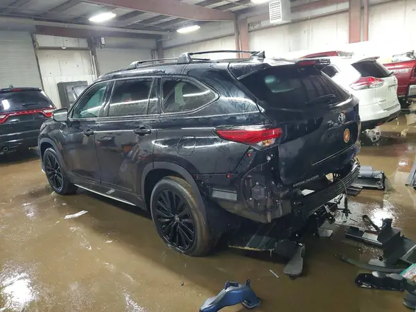 5TDKDRBH2PS511625 2023 TOYOTA HIGHLANDER - Image 2