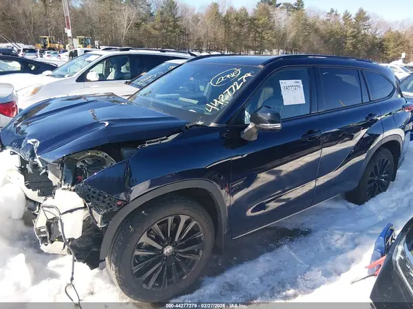 5TDKDRBH2PS513326 2023 TOYOTA HIGHLANDER - Image 2