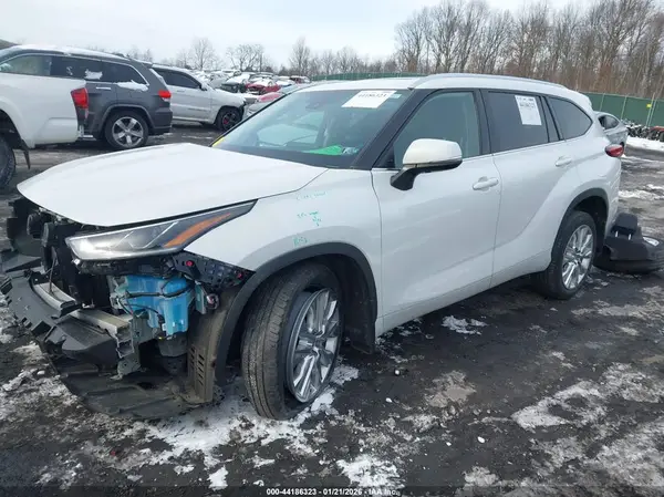 5TDKDRBH2PS515755 2023 TOYOTA HIGHLANDER - Image 2