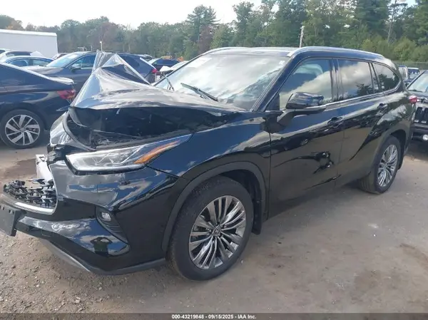 5TDKDRBH2PS517473 2023 TOYOTA HIGHLANDER - Image 2