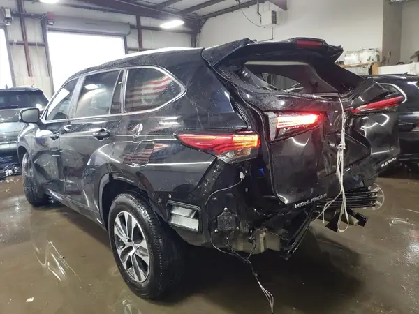 5TDKDRBH2PS520664 2023 TOYOTA HIGHLANDER - Image 2