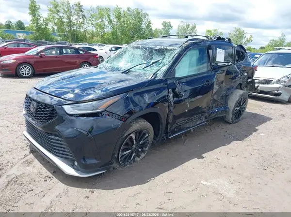 5TDKDRBH2PS523855 2023 TOYOTA HIGHLANDER - Image 2