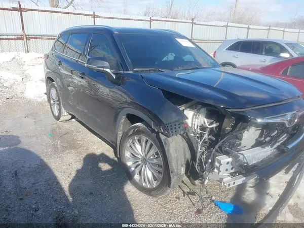 5TDKDRBH2PS526223 2023 TOYOTA HIGHLANDER - Image 1