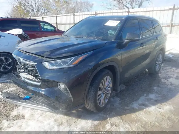 5TDKDRBH2PS526223 2023 TOYOTA HIGHLANDER - Image 2