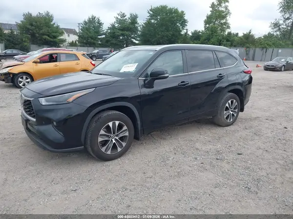 5TDKDRBH2PS526593 2023 TOYOTA HIGHLANDER - Image 2