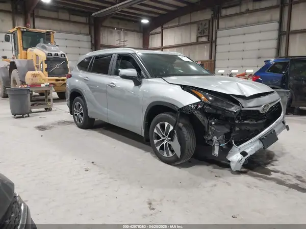 5TDKDRBH2PS526769 2023 TOYOTA HIGHLANDER - Image 1