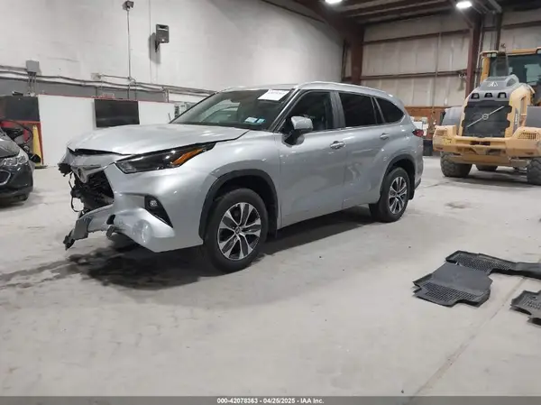 5TDKDRBH2PS526769 2023 TOYOTA HIGHLANDER - Image 2