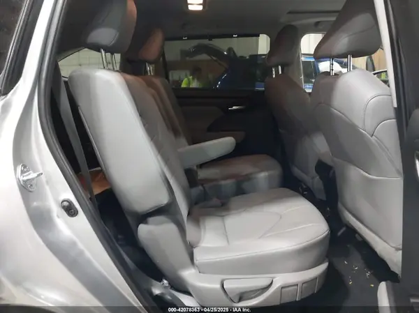 5TDKDRBH2PS526769 2023 TOYOTA HIGHLANDER - Image 8