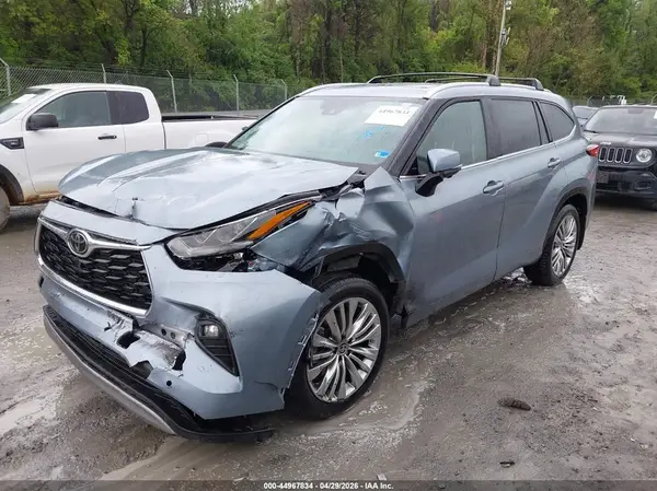 5TDKDRBH2PS527453 2023 TOYOTA HIGHLANDER - Image 2