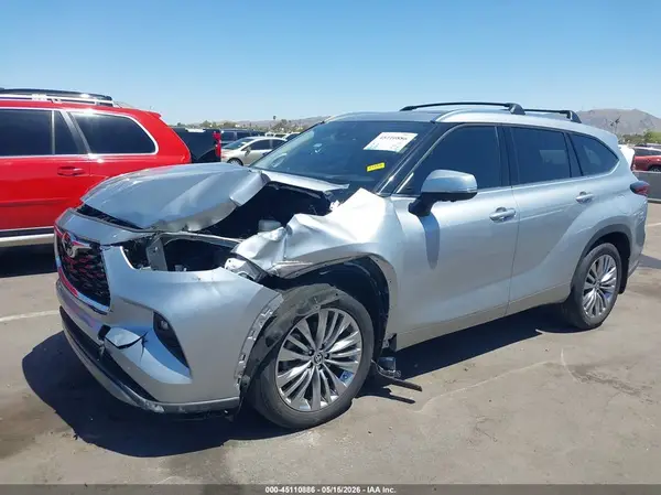 5TDKDRBH2RS048713 2024 TOYOTA HIGHLANDER - Image 2