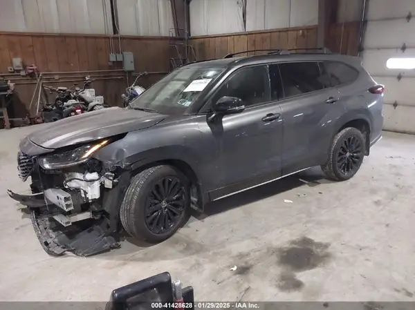 5TDKDRBH2RS528556 2024 TOYOTA HIGHLANDER - Image 2