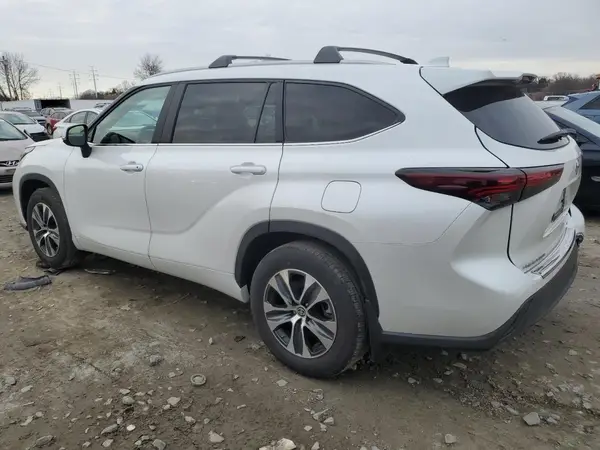 5TDKDRBH2RS542778 2024 TOYOTA HIGHLANDER - Image 2