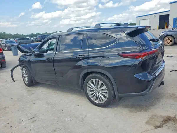 5TDKDRBH2RS548502 2024 TOYOTA HIGHLANDER - Image 2