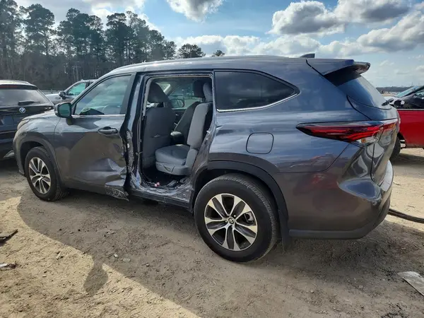 5TDKDRBH2RS549391 2024 TOYOTA HIGHLANDER - Image 2