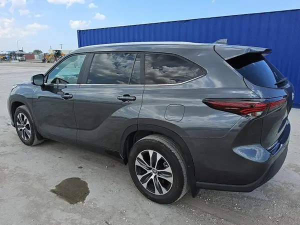 5TDKDRBH2RS553666 2024 TOYOTA HIGHLANDER - Image 2